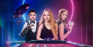 Tim Wild Rift berkompetisi di panggung turnamen profesional